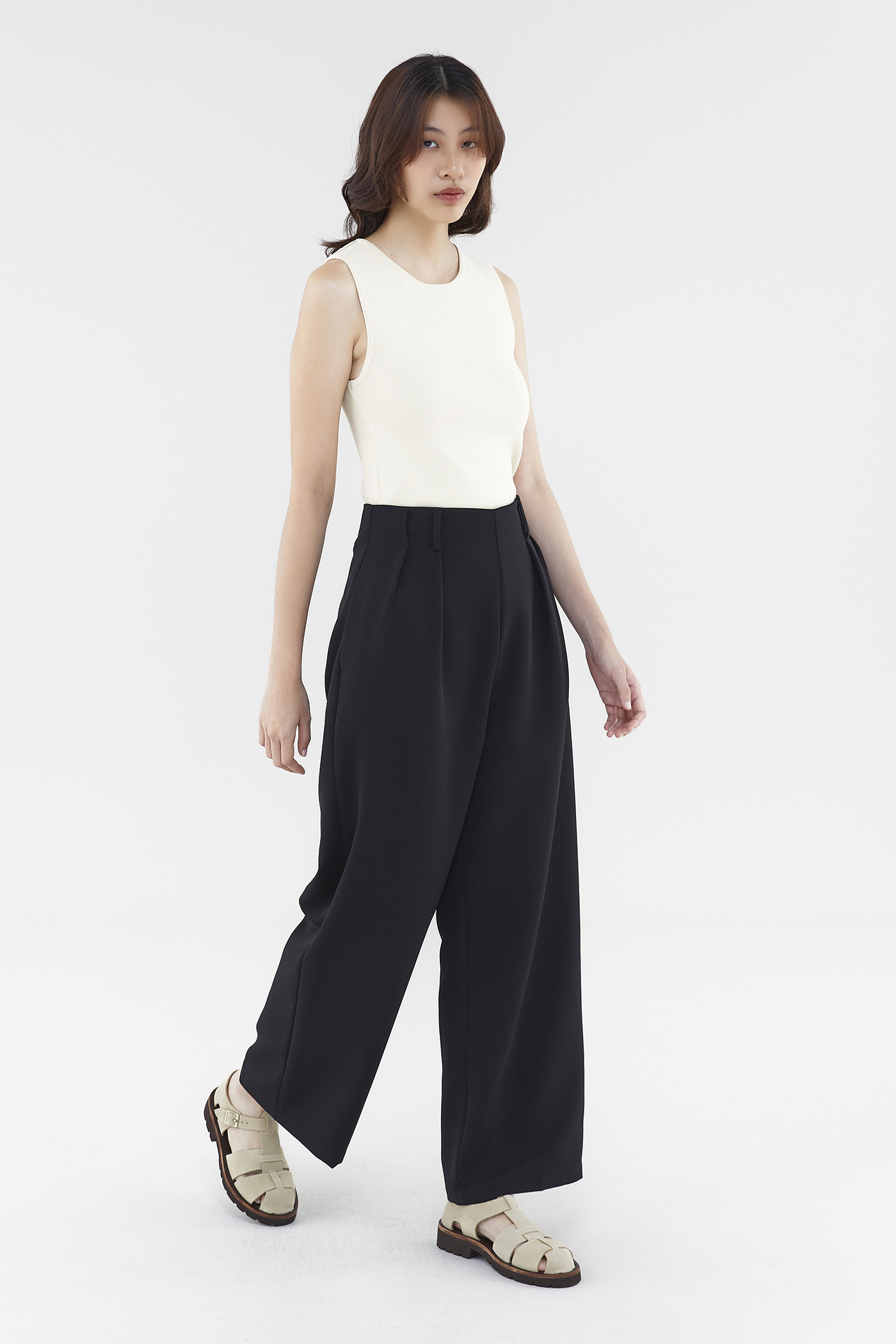Linen Pants Outfits For Summer 2023 - Brit + Co