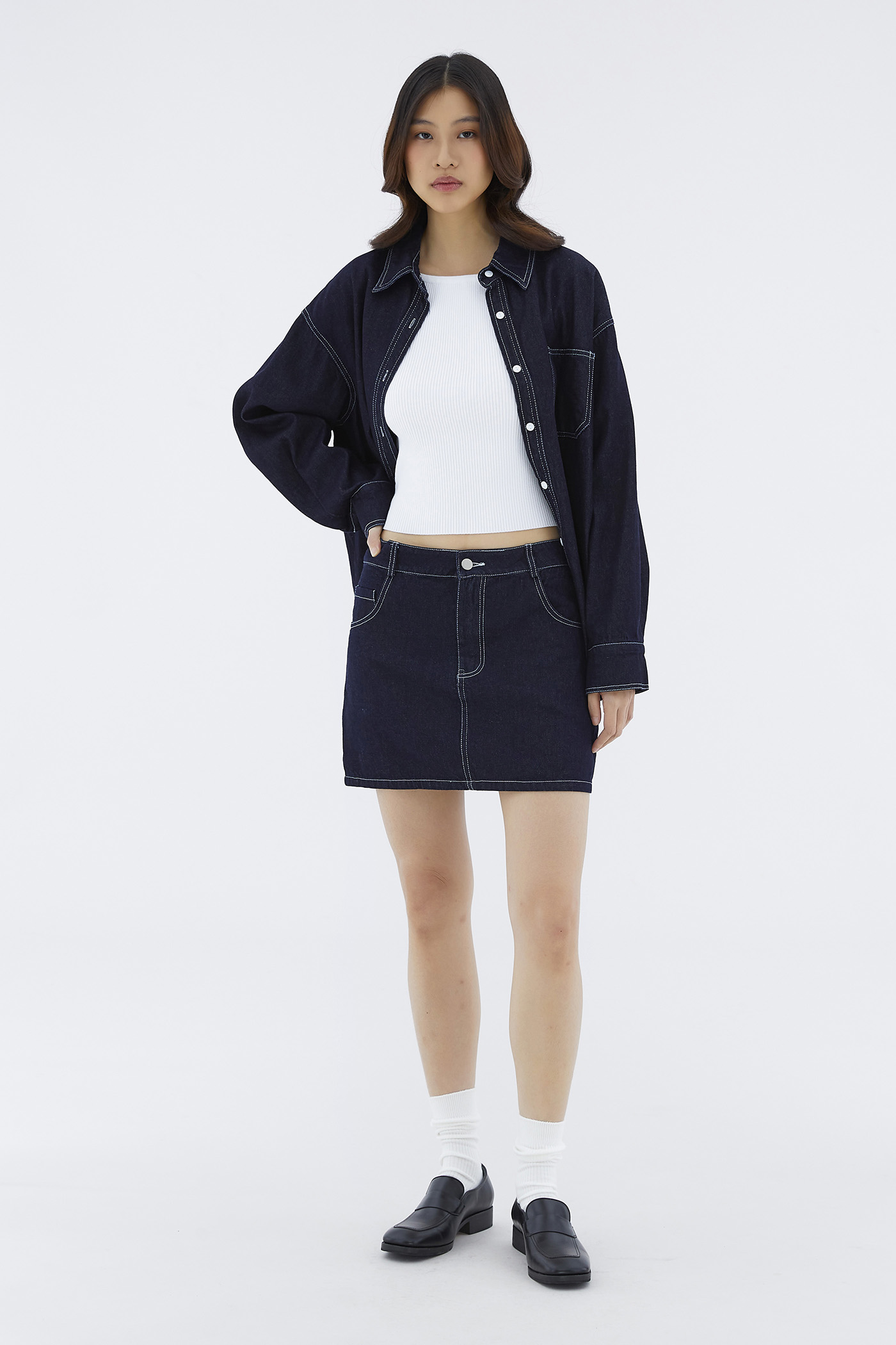 Black denim store skirt contrast stitching