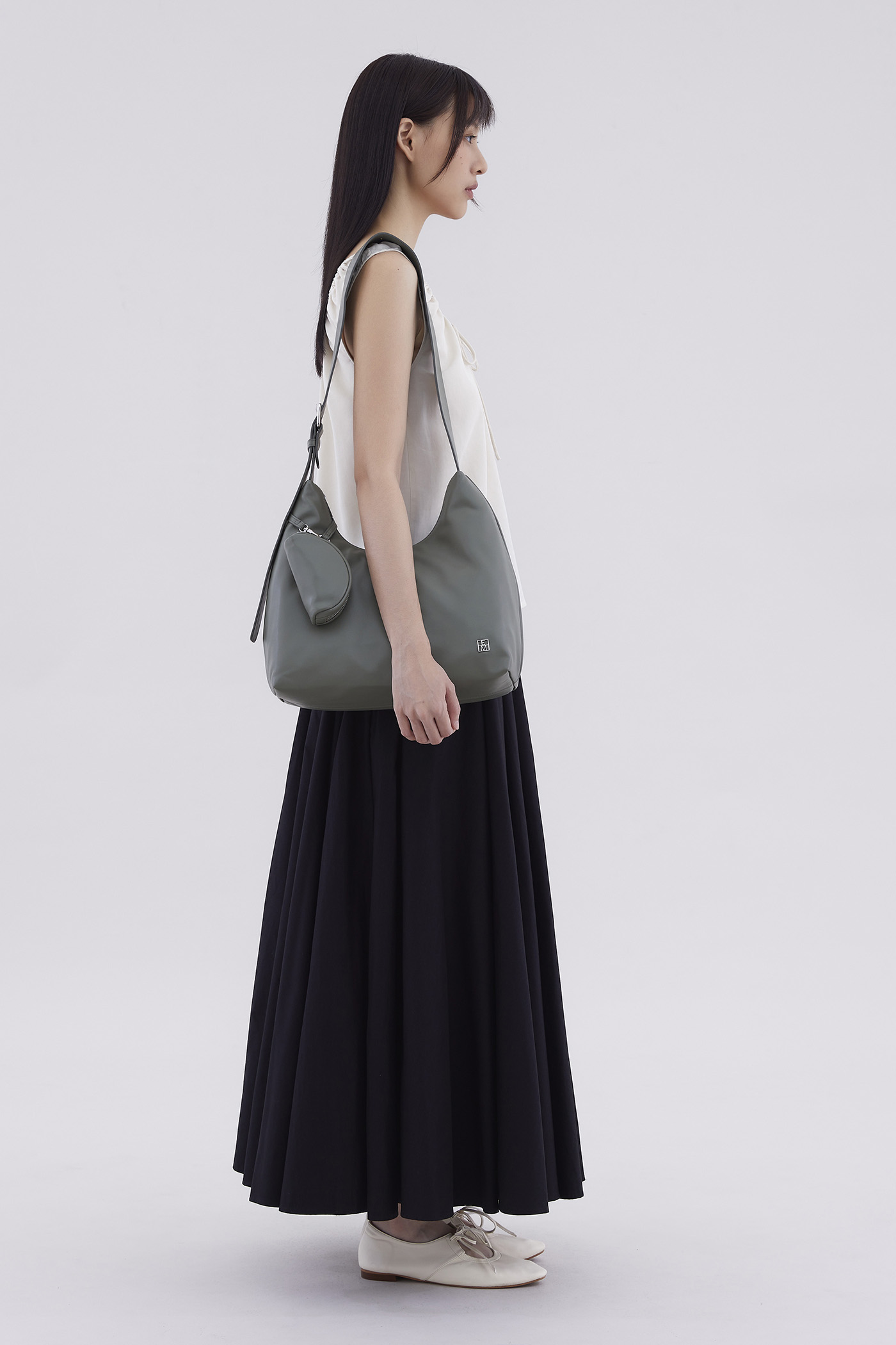 Wide shoulder bag on sale