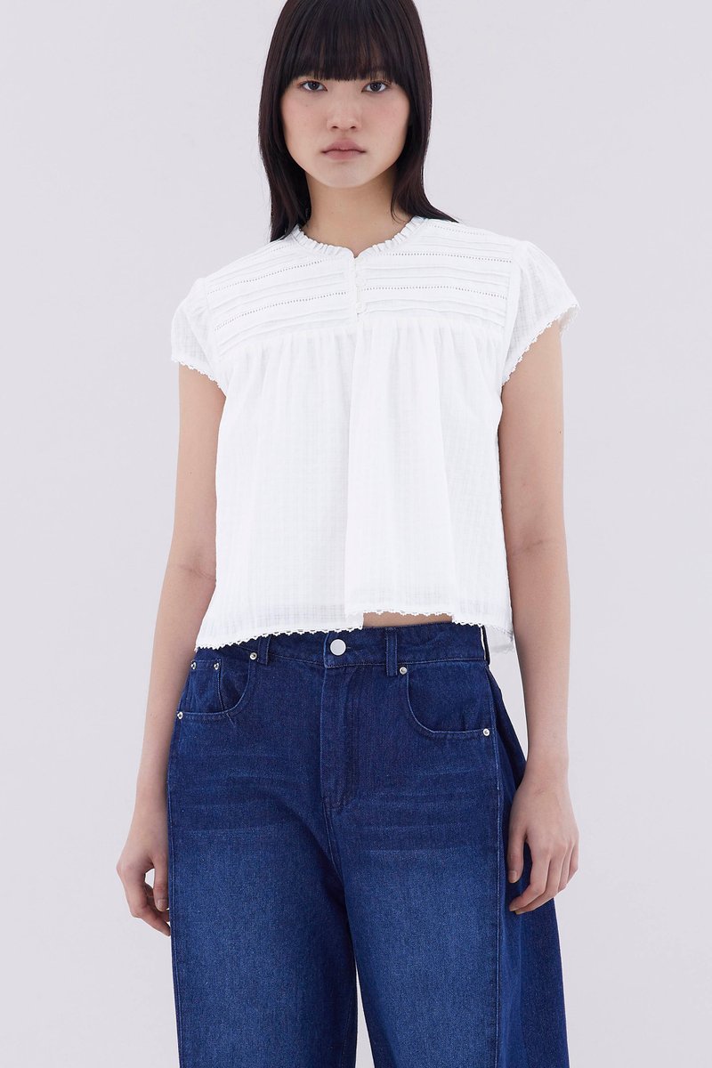 Yoeru Half-Button Top