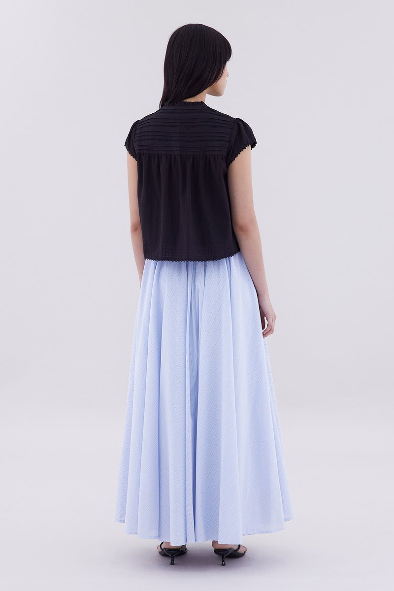 Yoeru Half-Button Top