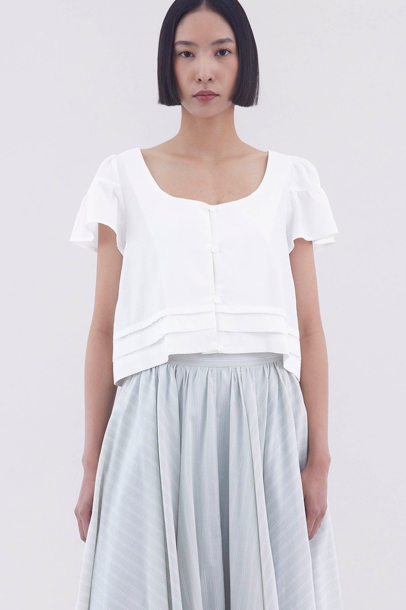 Oleana Flutter-Sleeve Top