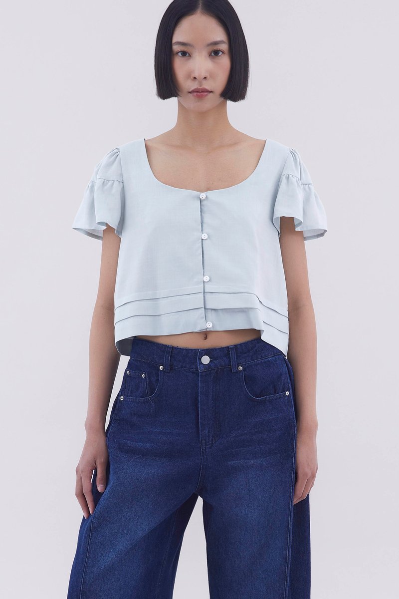 Oleana Flutter-Sleeve Top