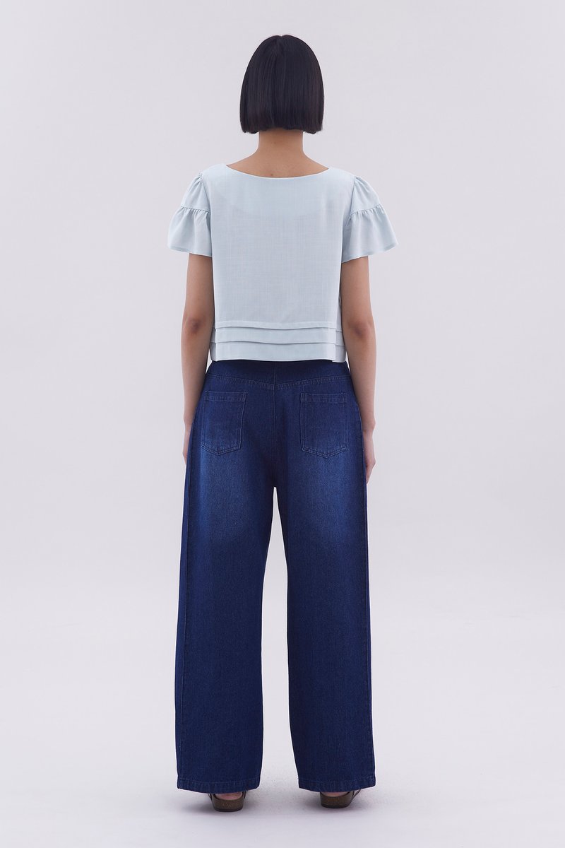 Oleana Flutter-Sleeve Top