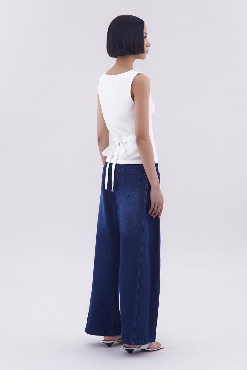 Gyral V-Neck Fitted Top