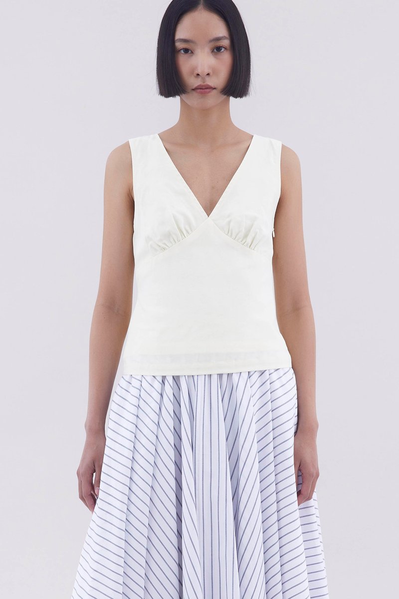Gyral V-Neck Fitted Top