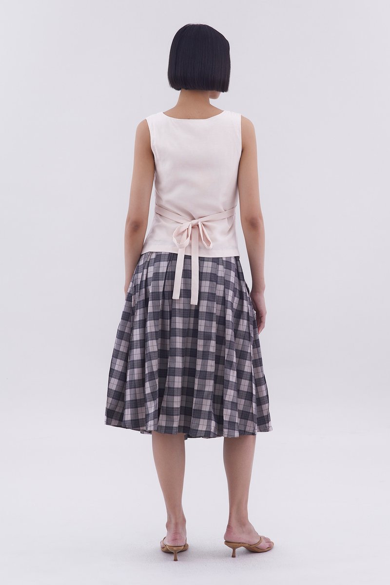 Gyral V-Neck Fitted Top
