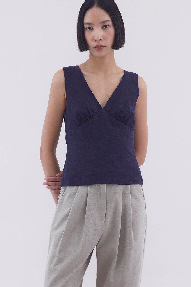 Gyral V-Neck Fitted Top
