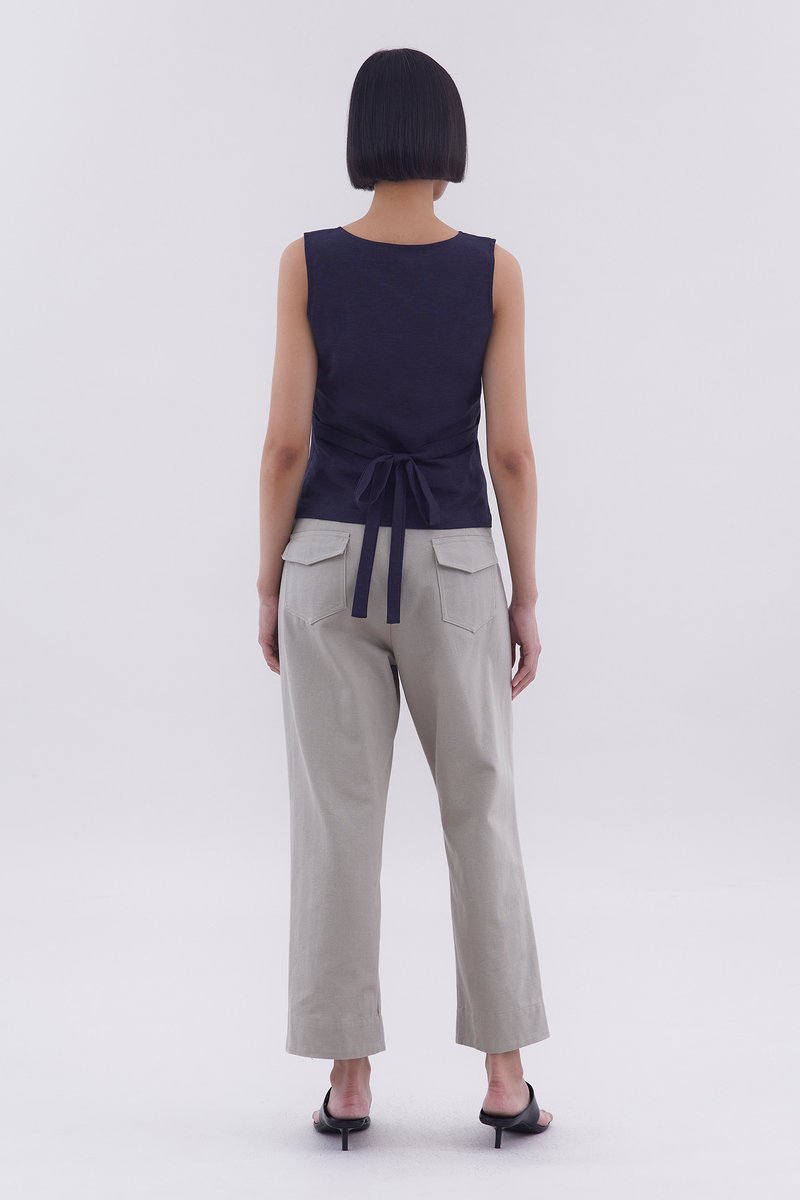 Gyral V-Neck Fitted Top