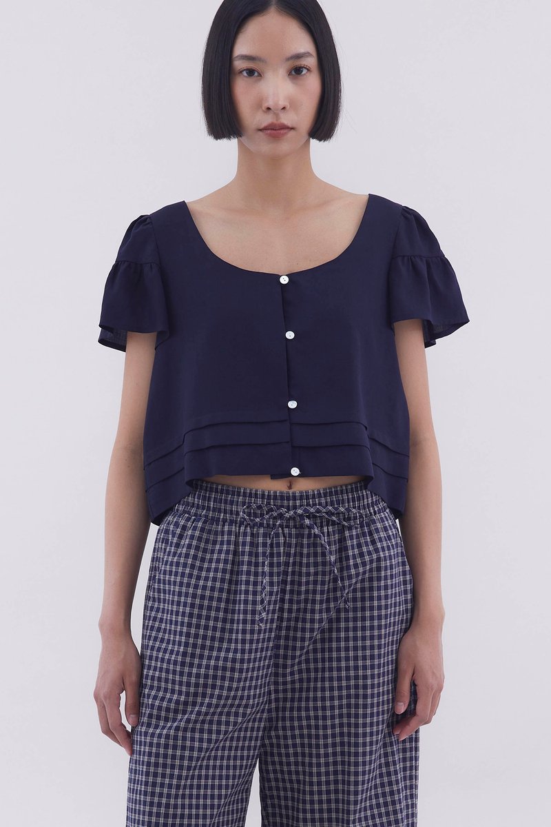 Oleana Flutter-Sleeve Top