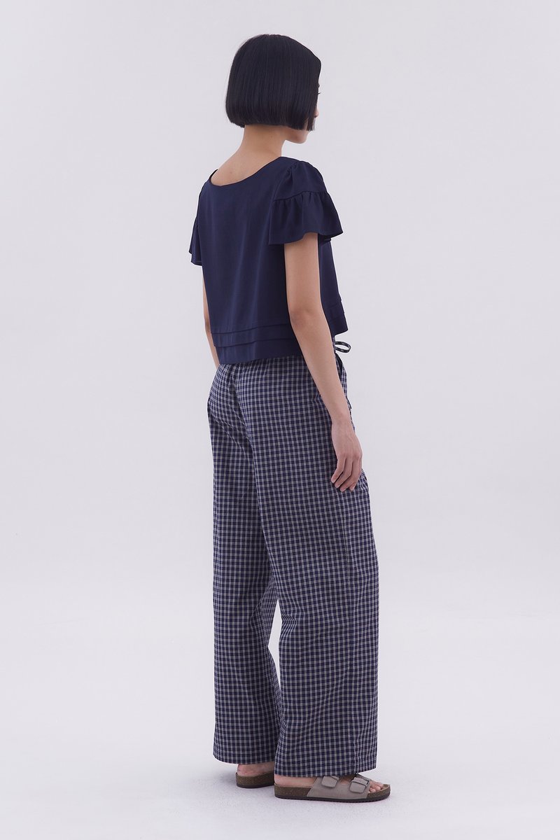 Oleana Flutter-Sleeve Top