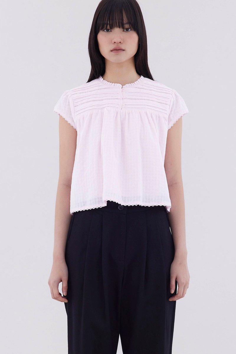 Yoeru Half-Button Top