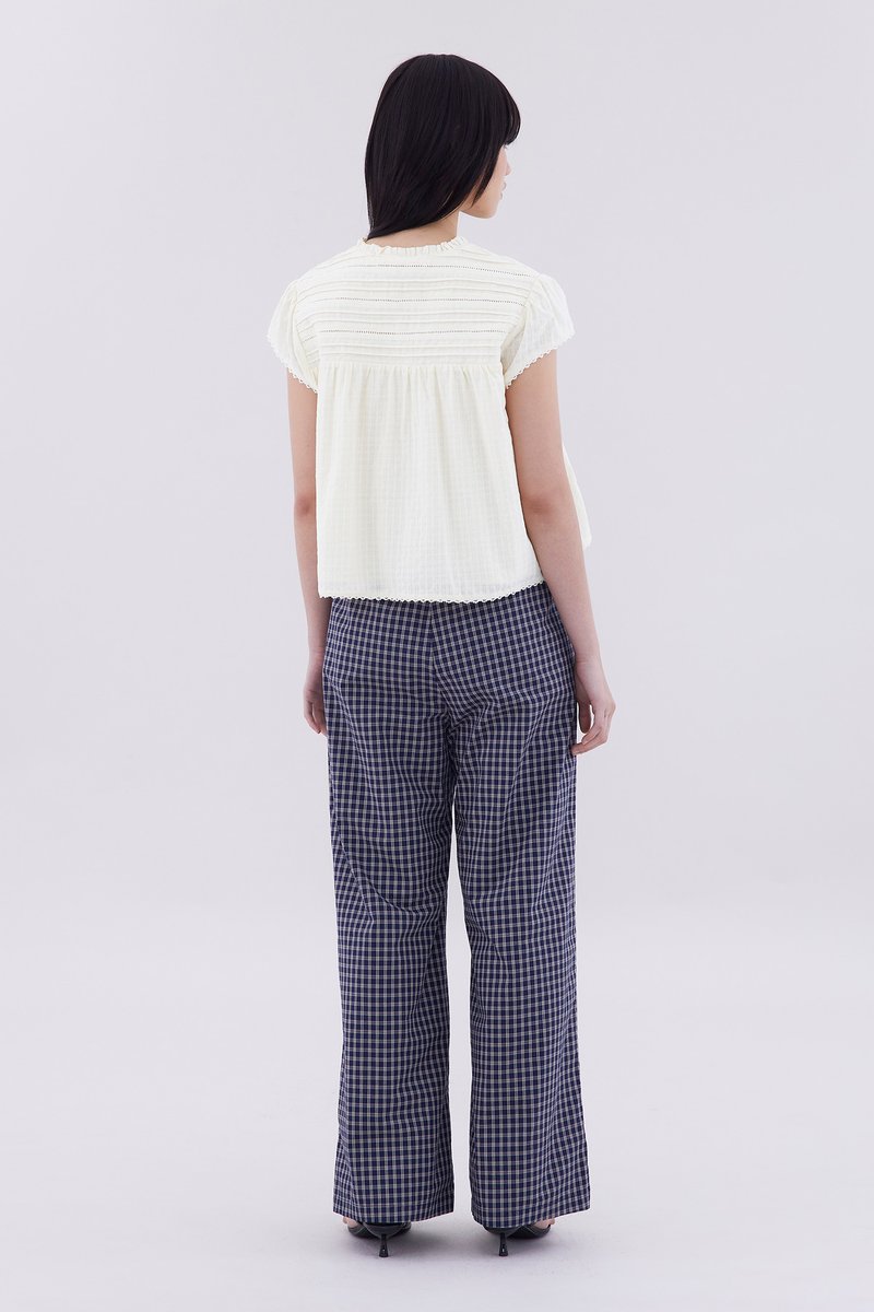 Yoeru Half-Button Top