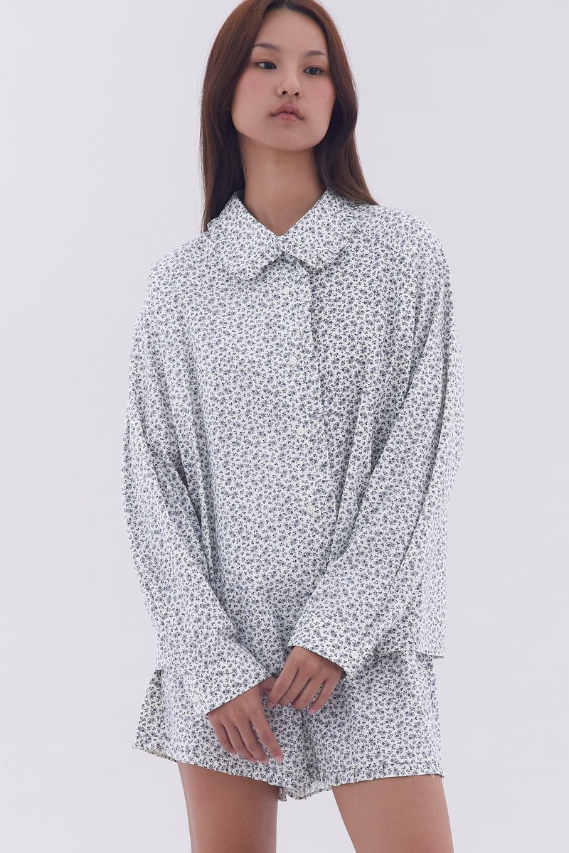 Pleated Collar Long Sleeved Shirt