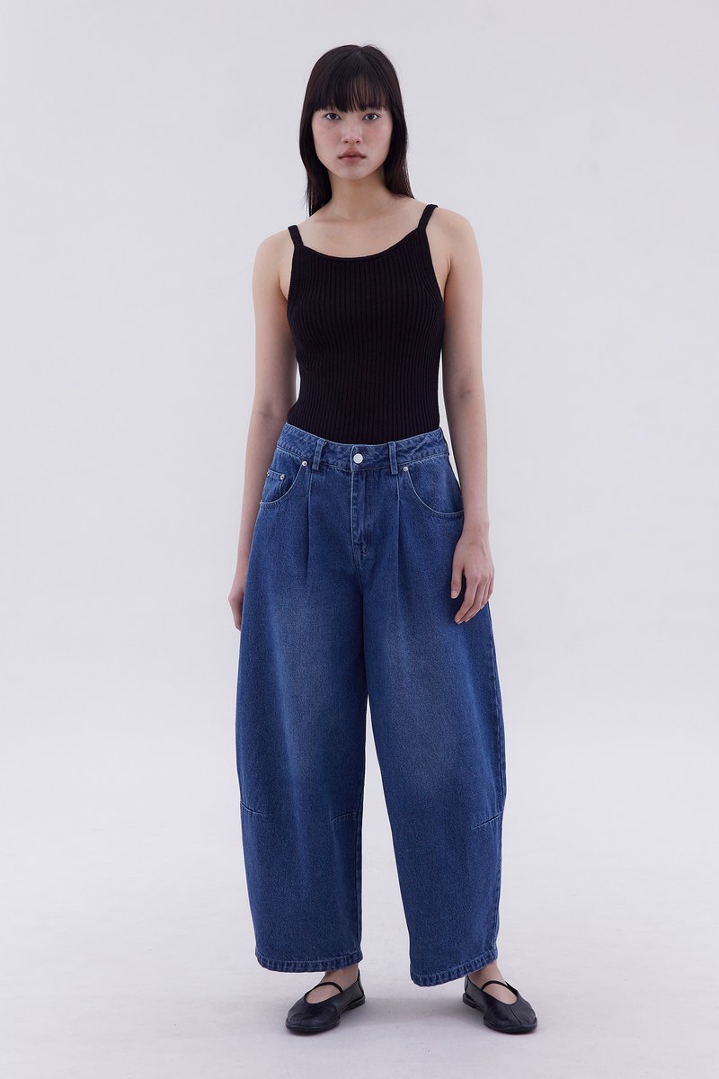 Joane Mid-Rise Barrel Leg Jeans