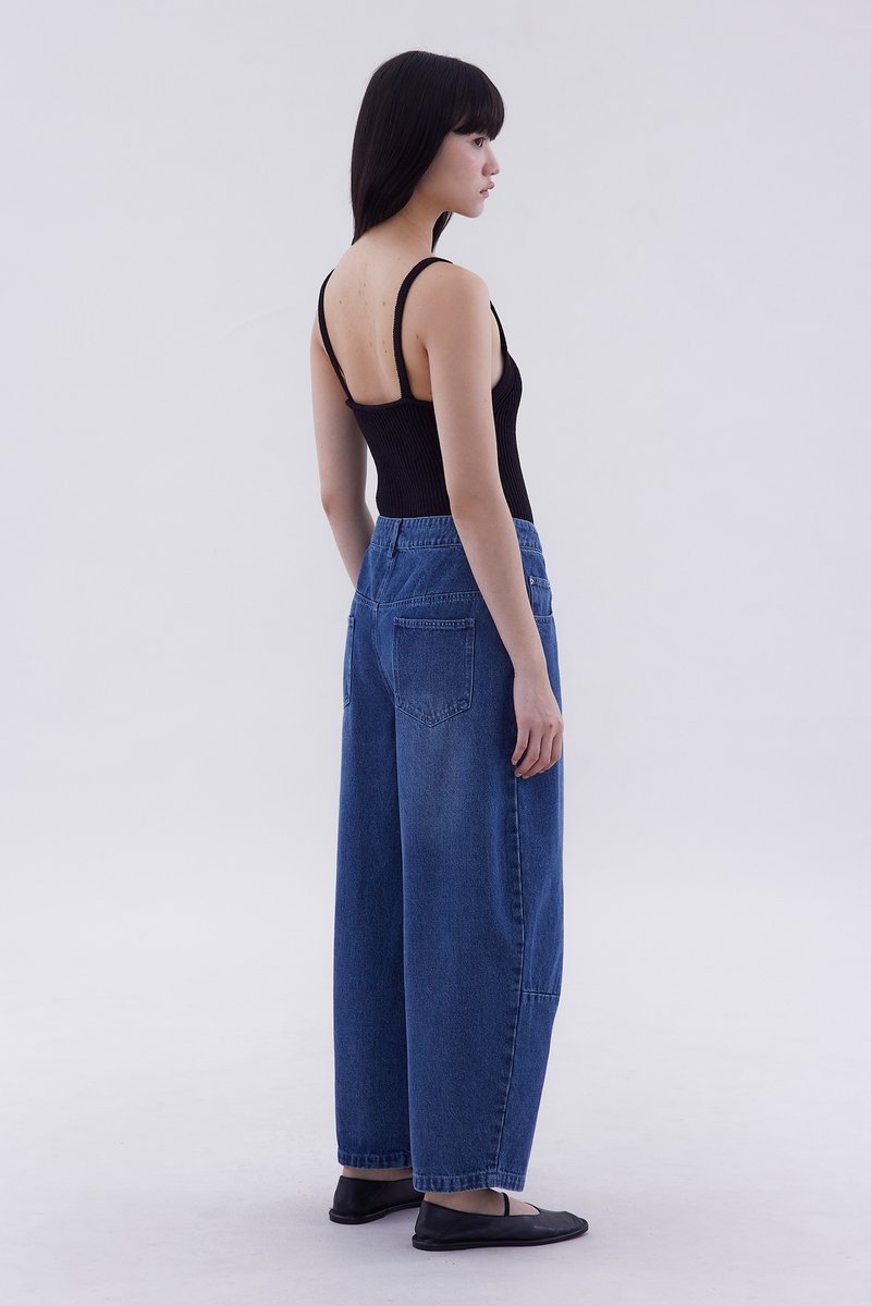 Joane Mid-Rise Barrel Leg Jeans