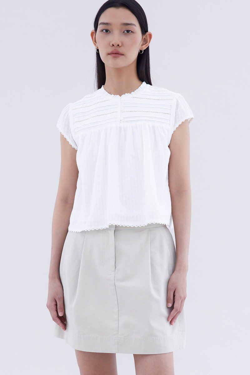 Yoeru Half-Button Top