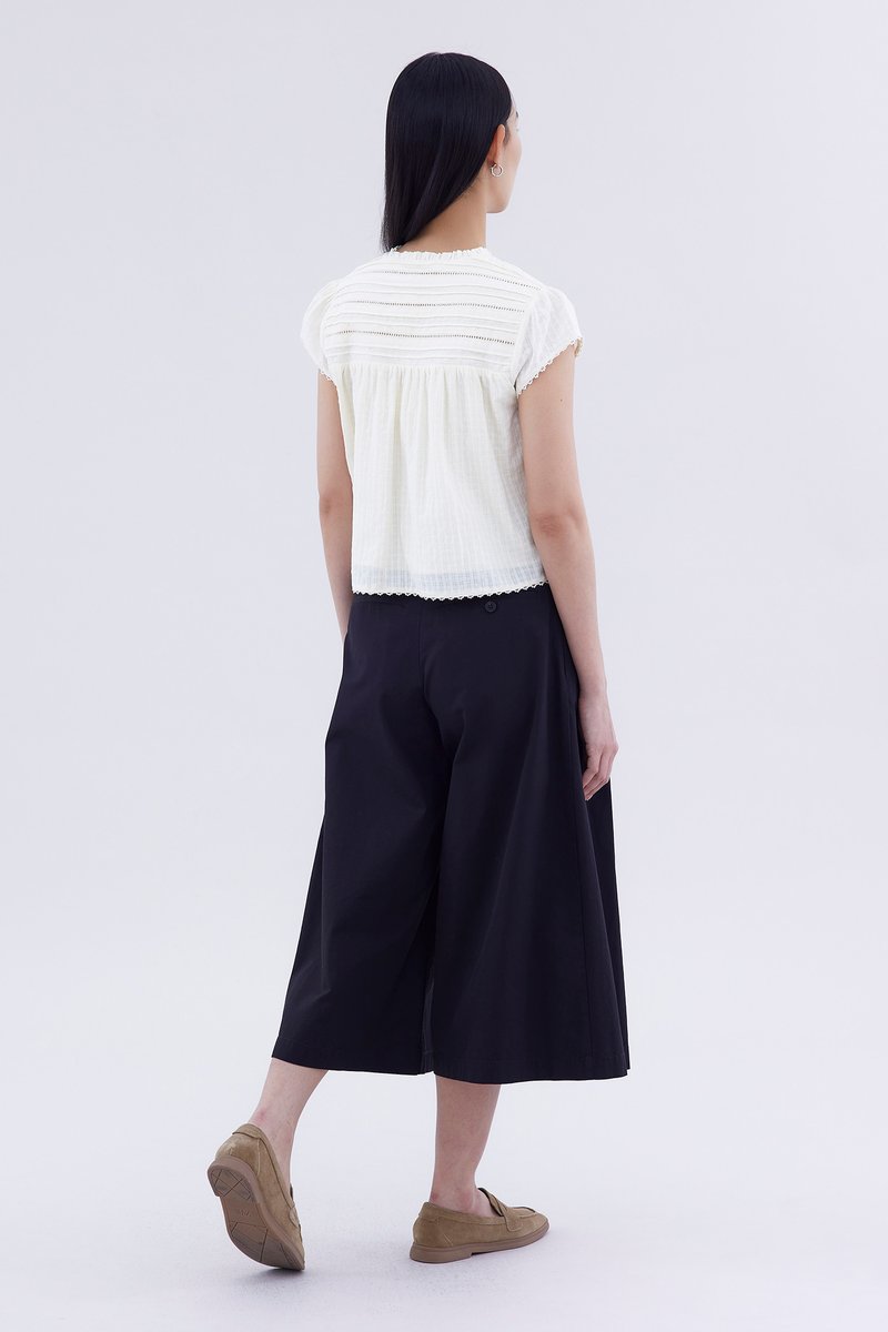 Yoeru Half-Button Top