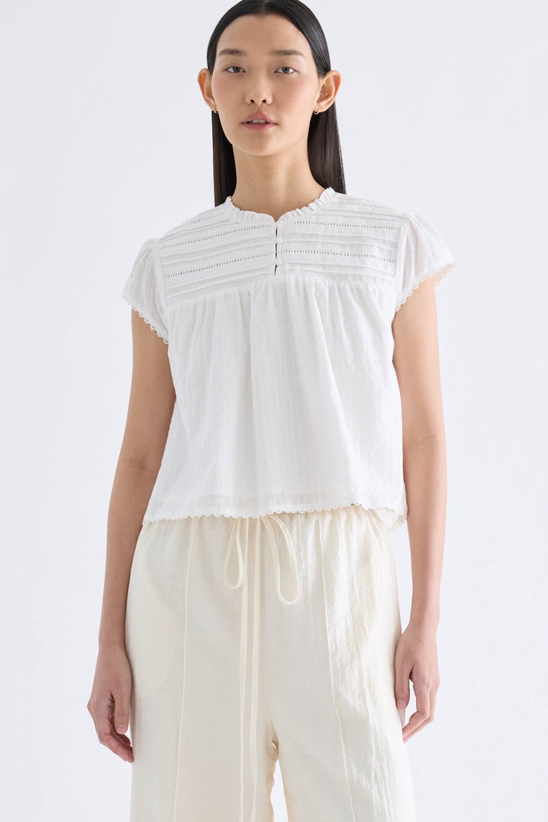Yoeru Half-Button Top