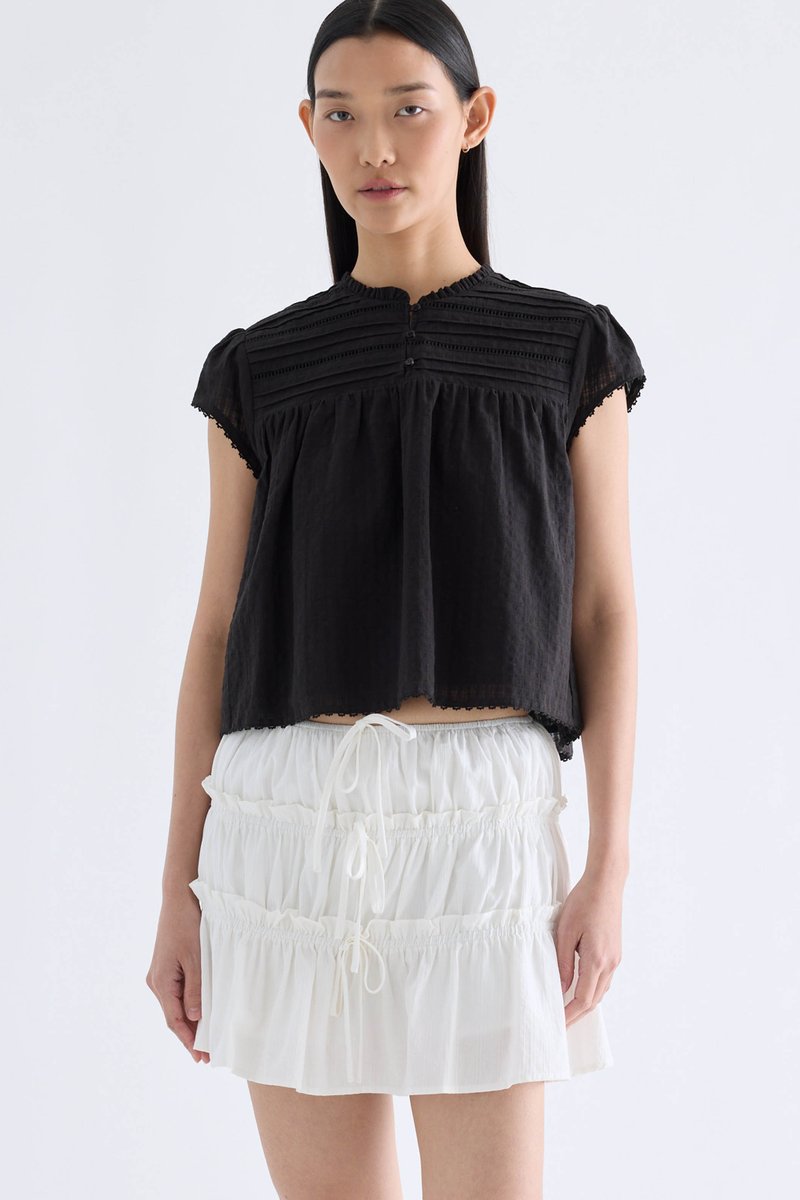 Yoeru Half-Button Top