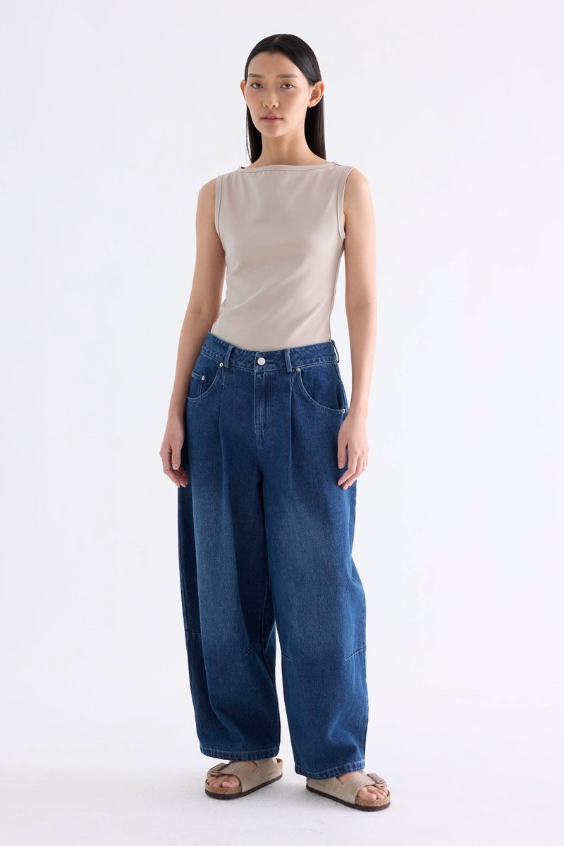 Joane Mid-Rise Barrel Leg Jeans