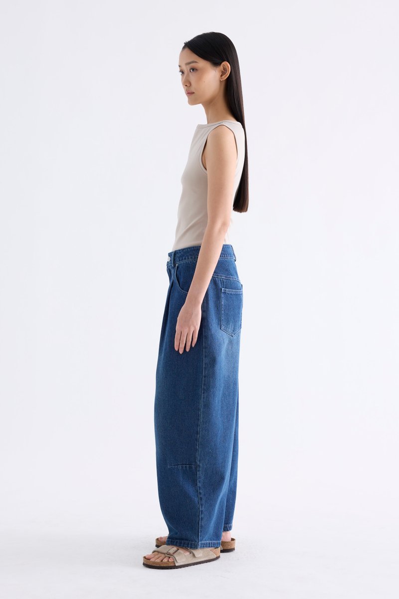 Joane Mid-Rise Barrel Leg Jeans