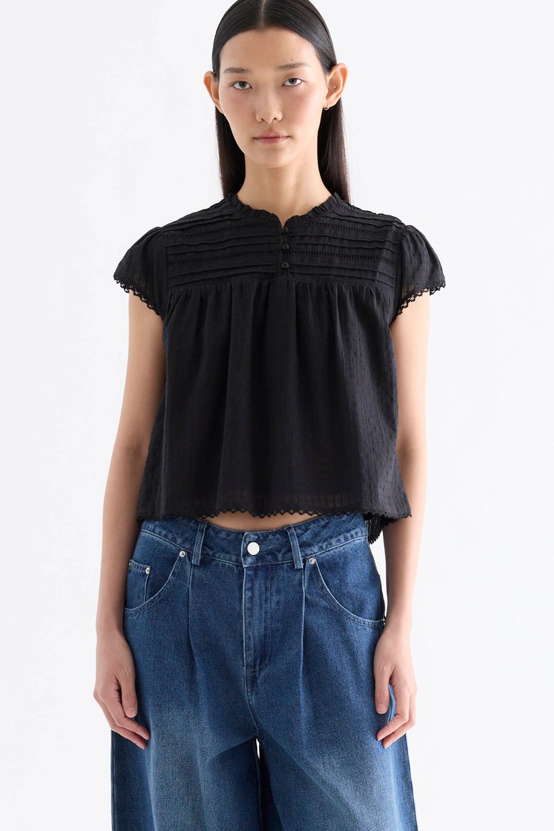 Yoeru Half-Button Top