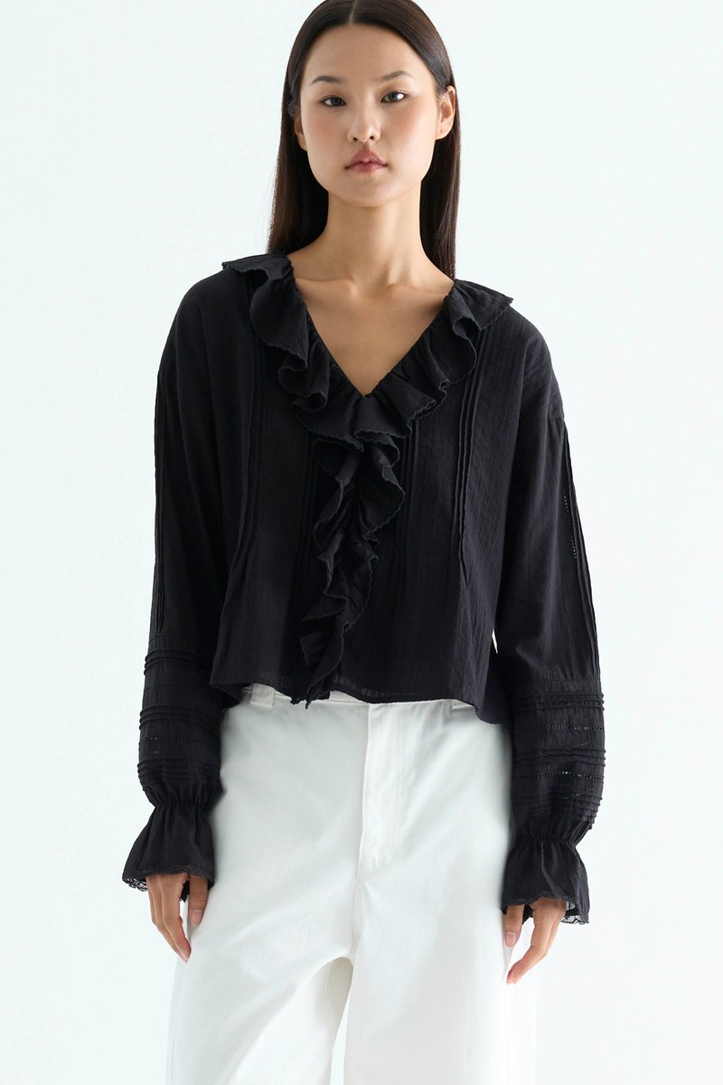 Tastrid Ruffle Neck Shirt