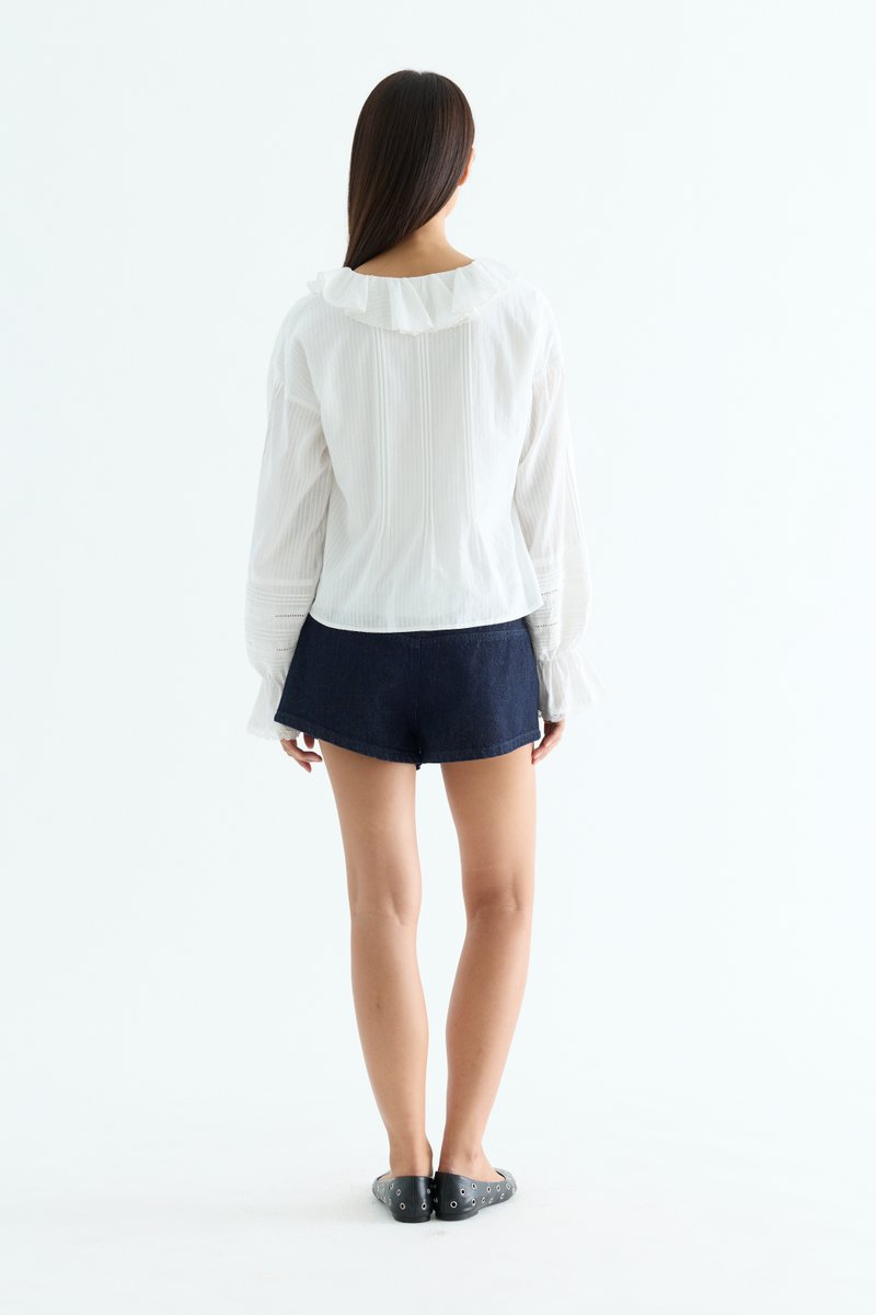 Tastrid Ruffle Neck Shirt