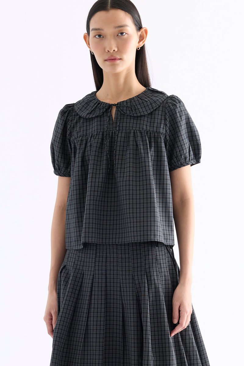 Emberlyn Peterpan-Collar Blouse