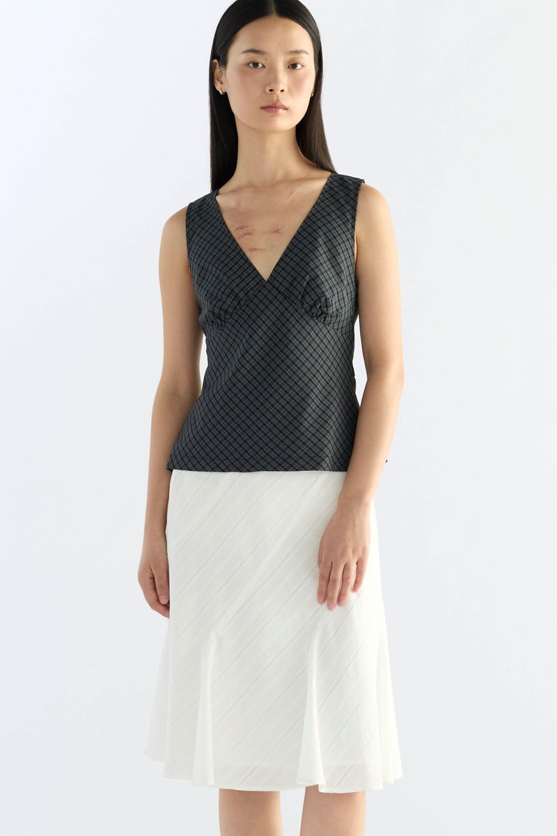 Gyral V-Neck Fitted Top