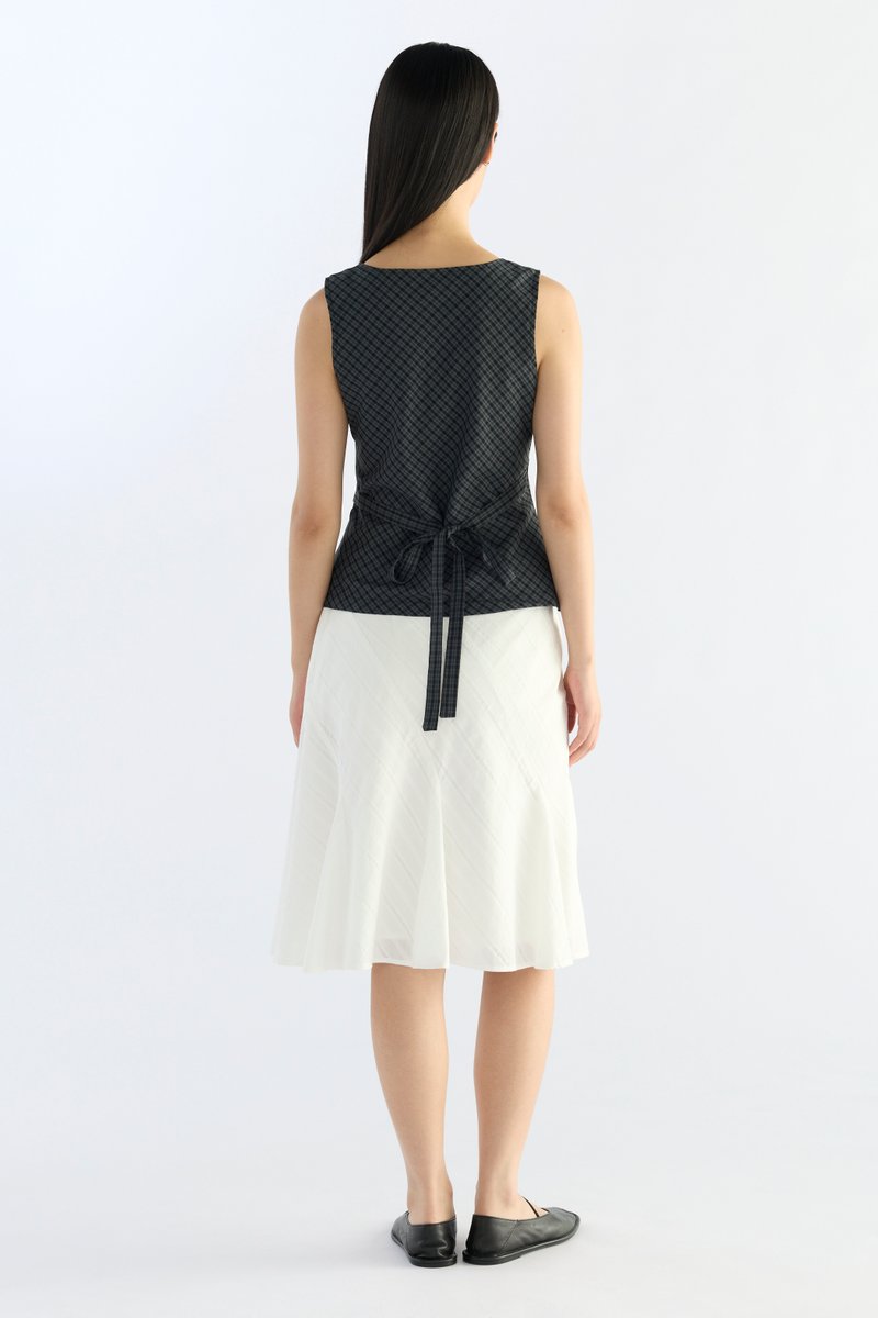 Gyral V-Neck Fitted Top