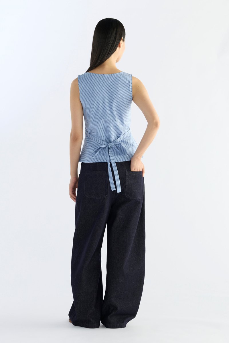 Gyral V-Neck Fitted Top