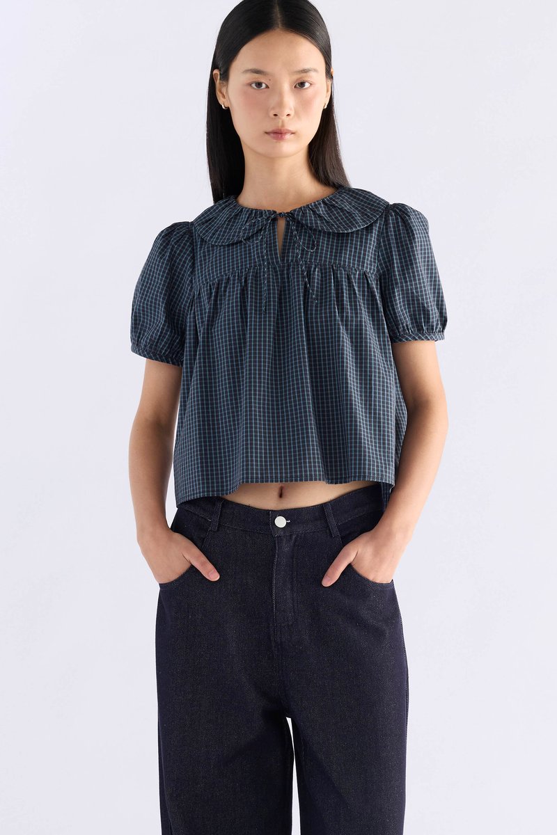 Emberlyn Peterpan-Collar Blouse