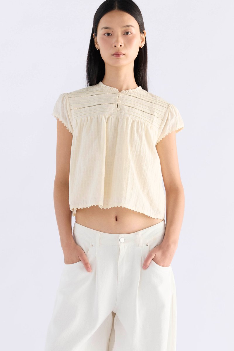 Yoeru Half-Button Top