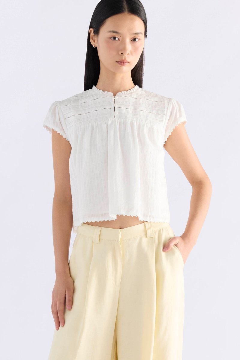 Yoeru Half-Button Top