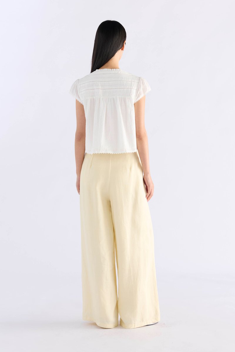 Yoeru Half-Button Top