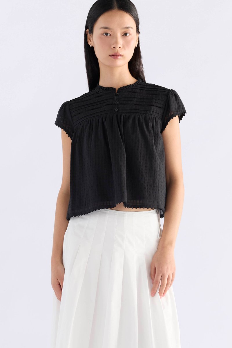 Yoeru Half-Button Top