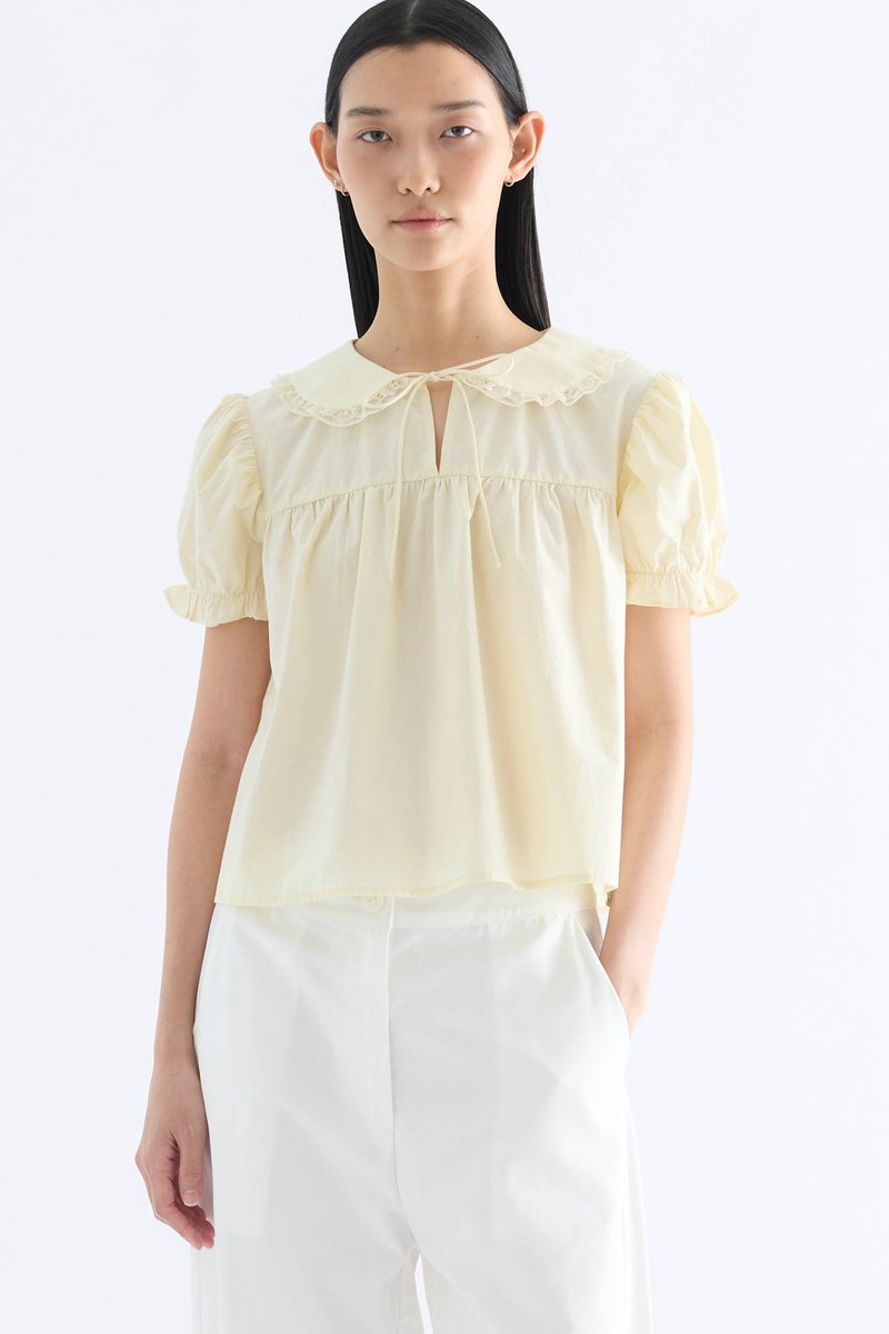 Judith Lace Peterpan-Collar Blouse