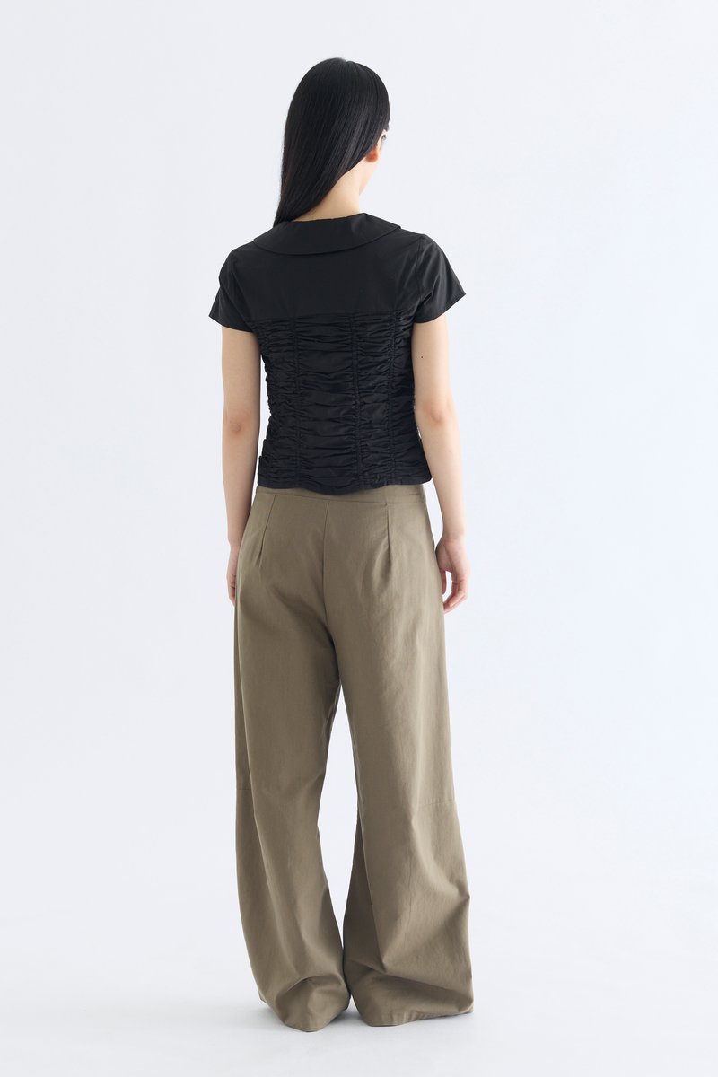 Josie Peterpan-Collar Ruch Blouse